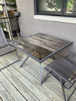 Outdoor Patio Table With 4 Chairs & Umbrella