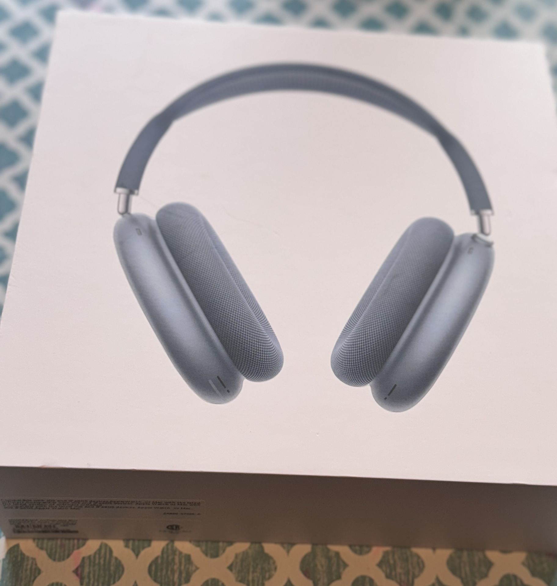 “AirPods Max “