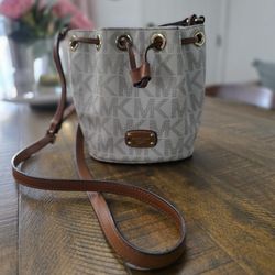 Michael Kors Bucket Bag Small