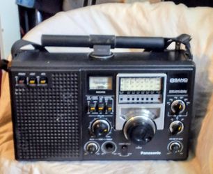 Panasonic 8-Band Portable Radio