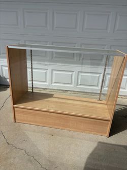 Glass display showcase