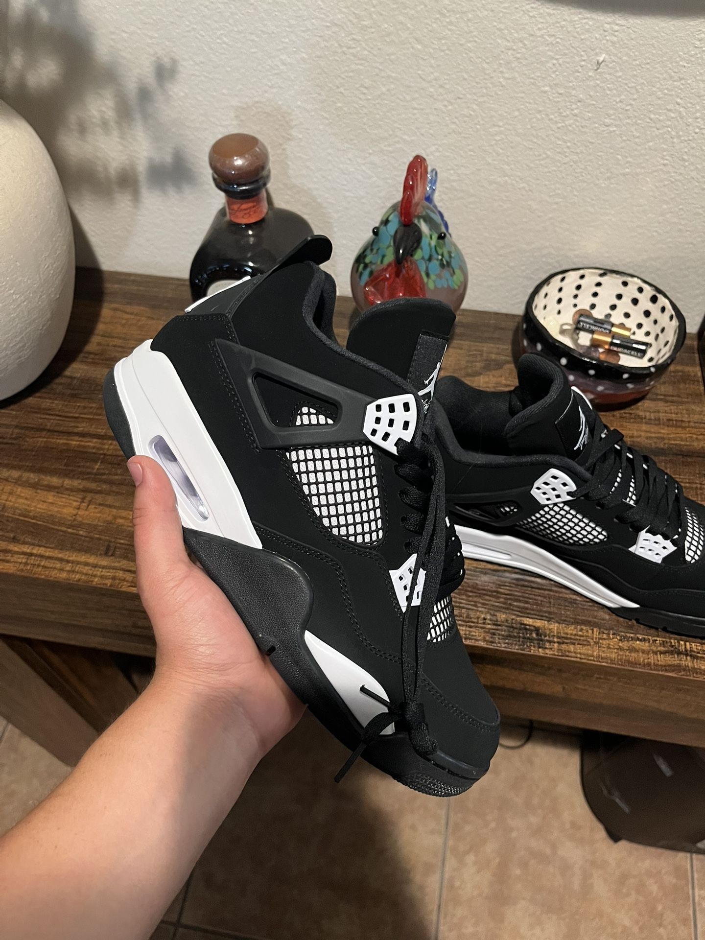 White Thunders