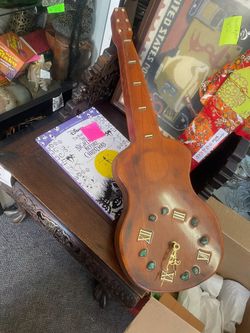 Vintage guitar turquoise clock needs battery