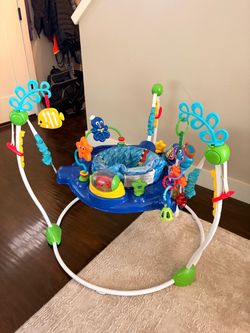 Baby bouncer/entertainment