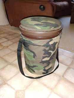 Camouflage Cooler Swivel Seat
