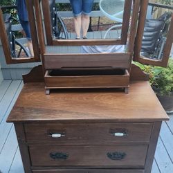Classic antique Dresser With 3 Drawers