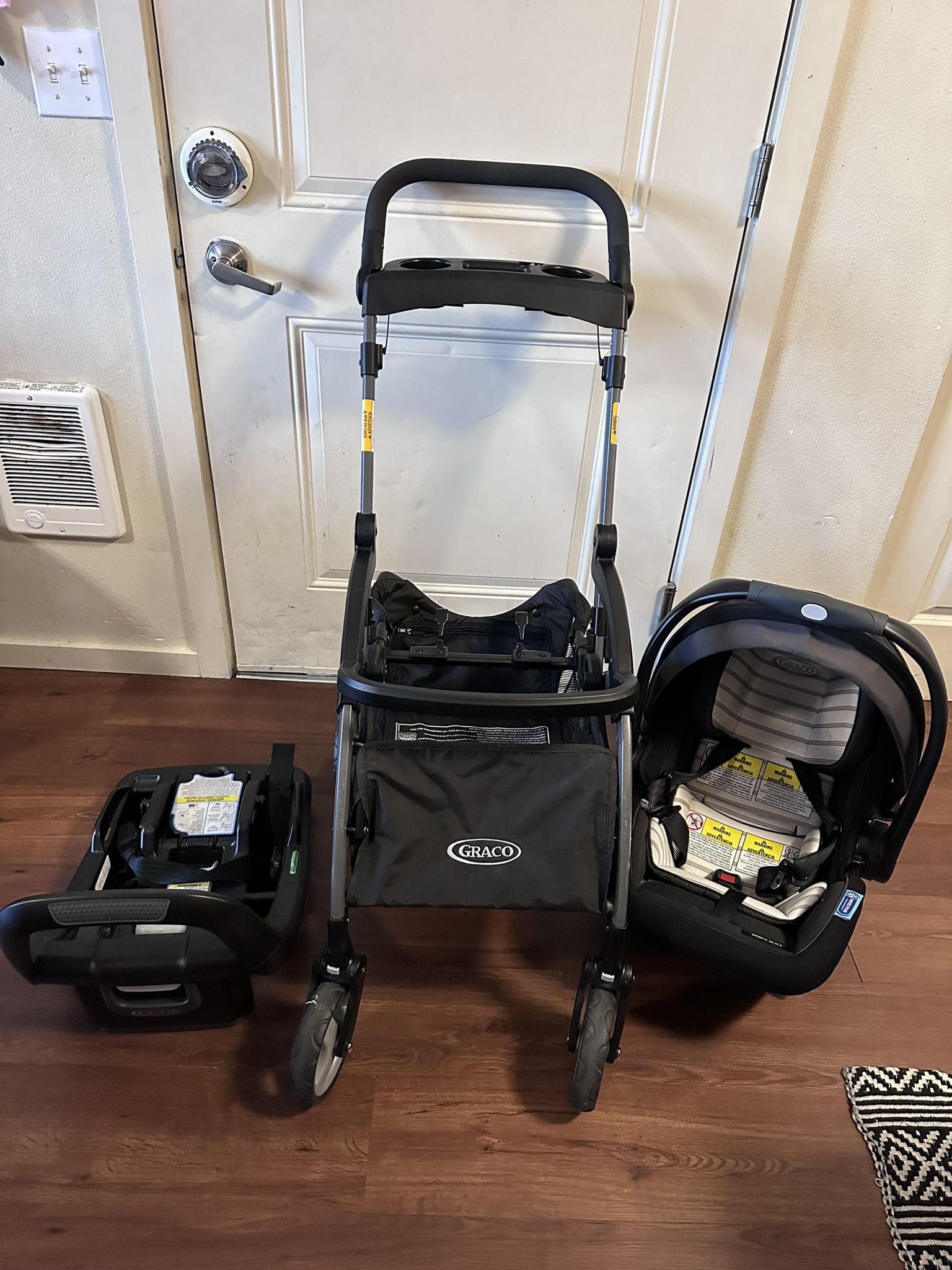 Graco Snugride Infant Car seat, 2anti Rebound Bases And Click N Go Stroller