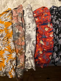Men’s small Hawaiian button up shirts
