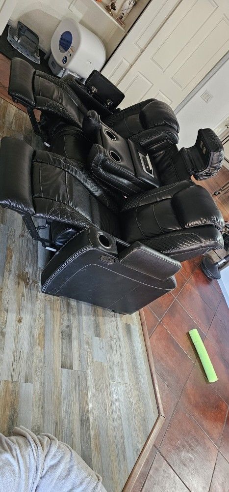 Reclining Couch BEST OFFER MUST GO TODAY