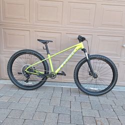 TREK MARLIN 5 MOUNTAIN BIKE 27.5 INCH 1 × 9 SPEED( LIKE BRAND NEW) 2025 CHECK MY OTHER BIKES 