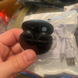 BRAND NEW BLACK AIR PRO WIRELESS BLUETOOTH HEADPHONES. ONLY 10$! NO TRADES!