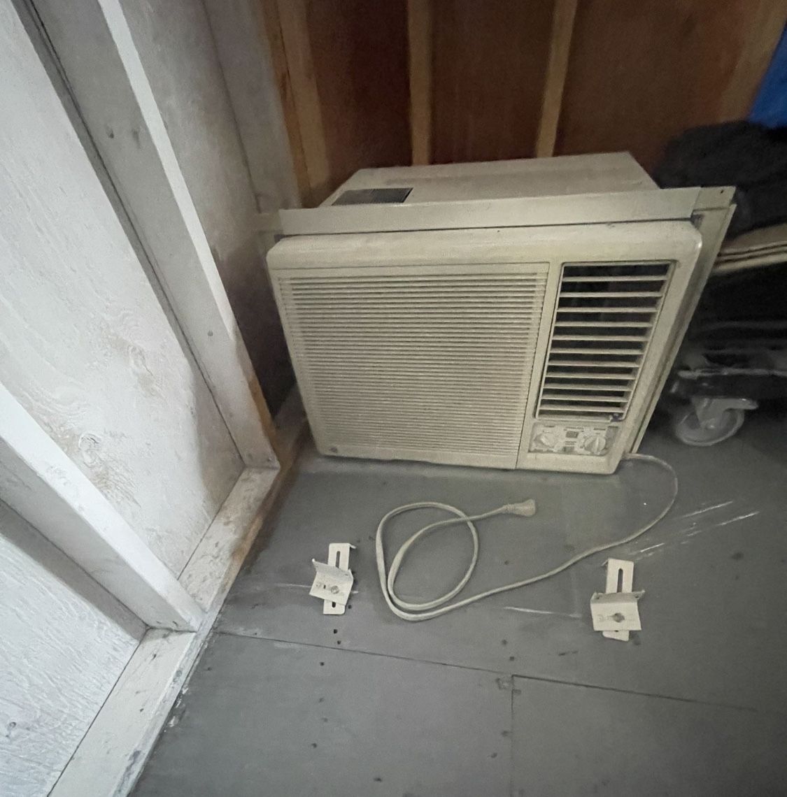 Window or wall ac unit GE 13,800 BTU air conditioner ac