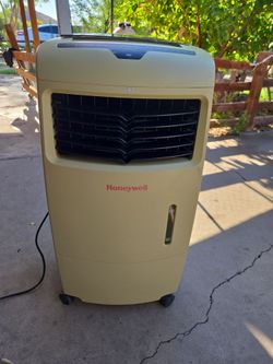 Evaporative Air Cooler 110-120v-60hz very good condition and work perfect