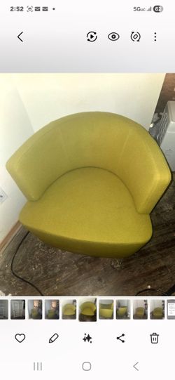 Swivel Barrel Chair