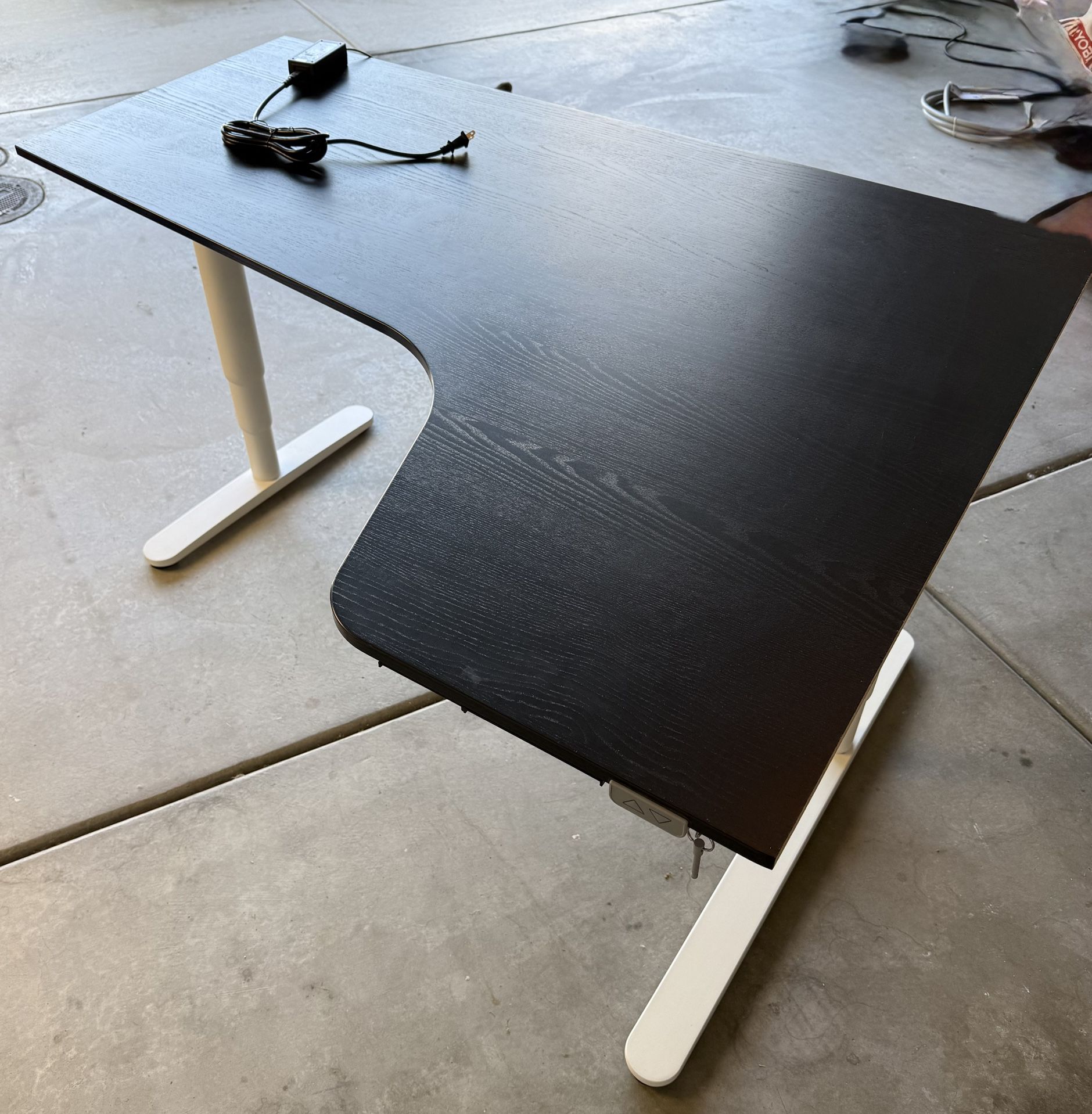 FREE IKEA Bekant Sit/ Stand Desk