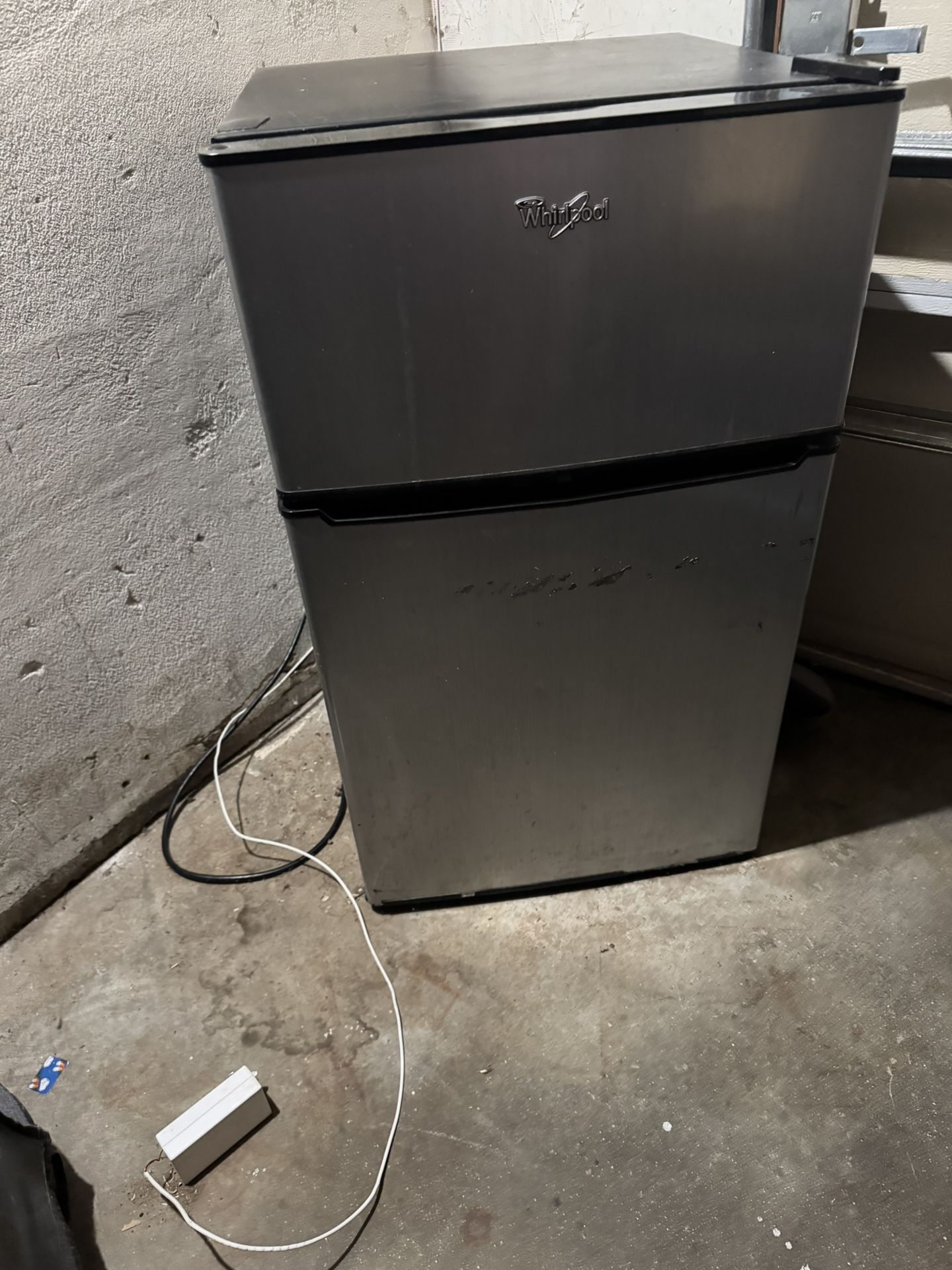 Whirlpool Reversible door Refrigerators with Shelves, Stainless Steel