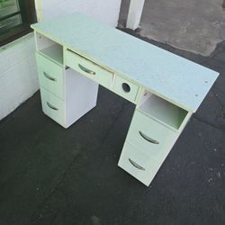 Nail Table