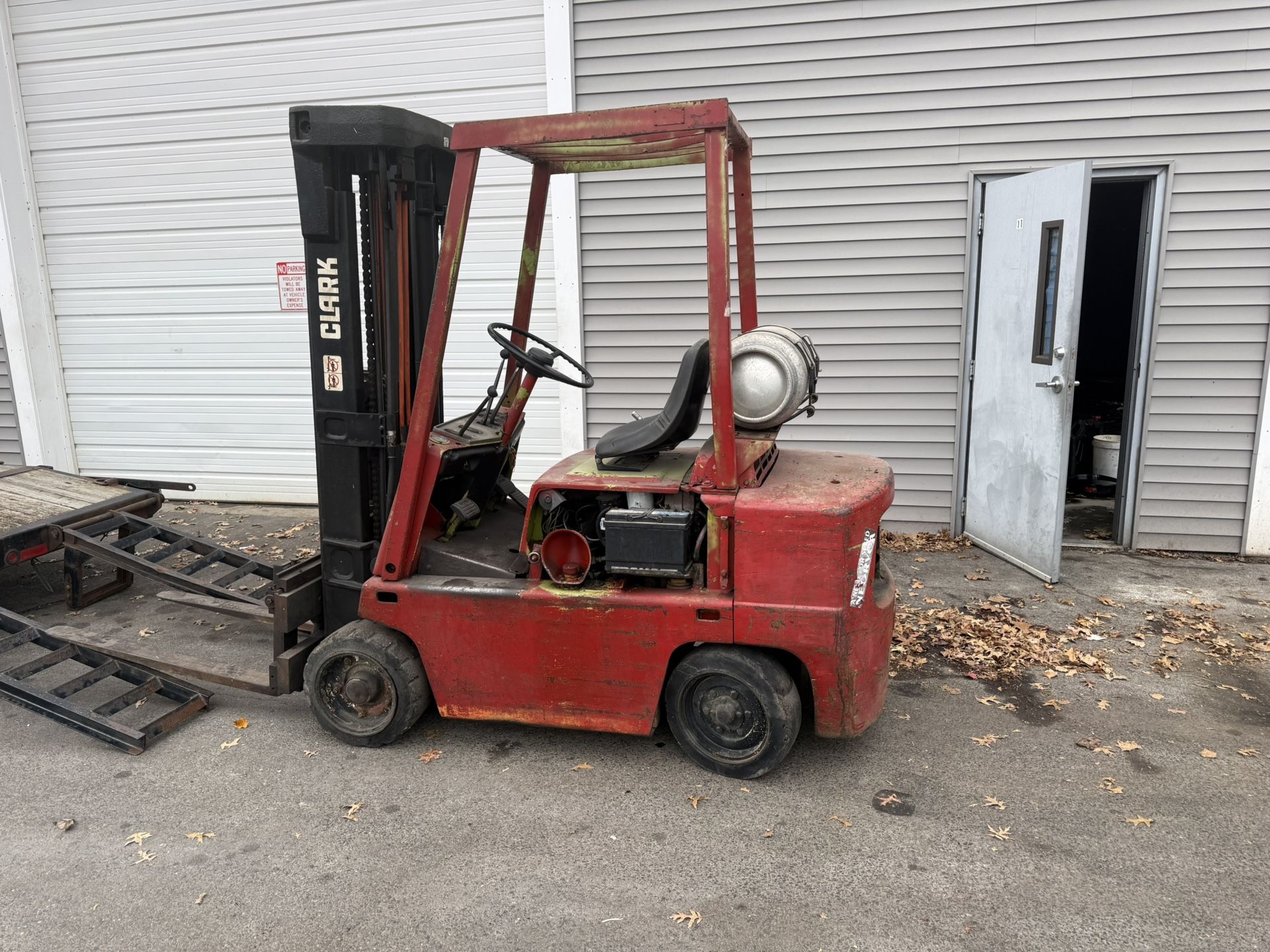 Forklift 