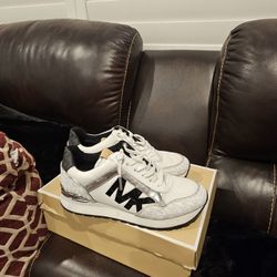 Size 7 Michael Kors
