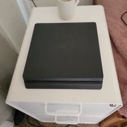 PS4 SLIM 1 TB FOR SALE 70$