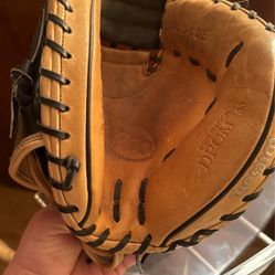 Wilson A2000 Catchers Glove 
