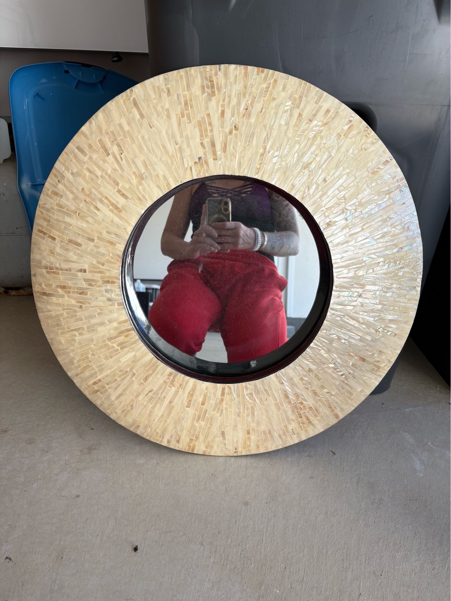 Round mirror