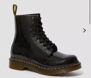 SOLD OUT DR MARTENS 1460 WOMEN'S PATENT LEATHER LACE UP BOOTS