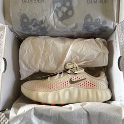 Nike mind 002 Size 8.5 women’s Sail/Chrome-Chalk