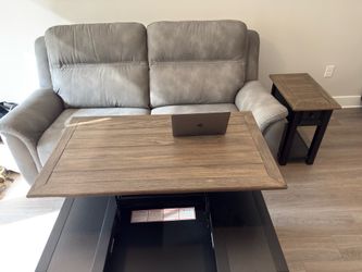 Lift top cocktail table w/ casters
