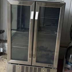 Newair  Mini fridge