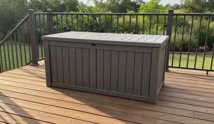 120 gal Resin Outdoor Patio Storage Deck Box - Lockable, Waterproof! Includes lock and Key! Just built, small crack on back leg. Retails $129.99 54.5x