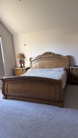 8 piece bedroom set (KING)