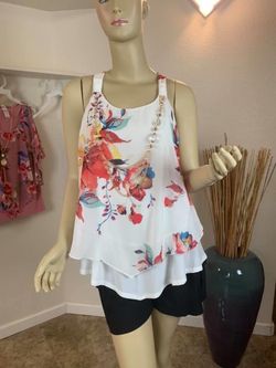 flowery blouse with necklace