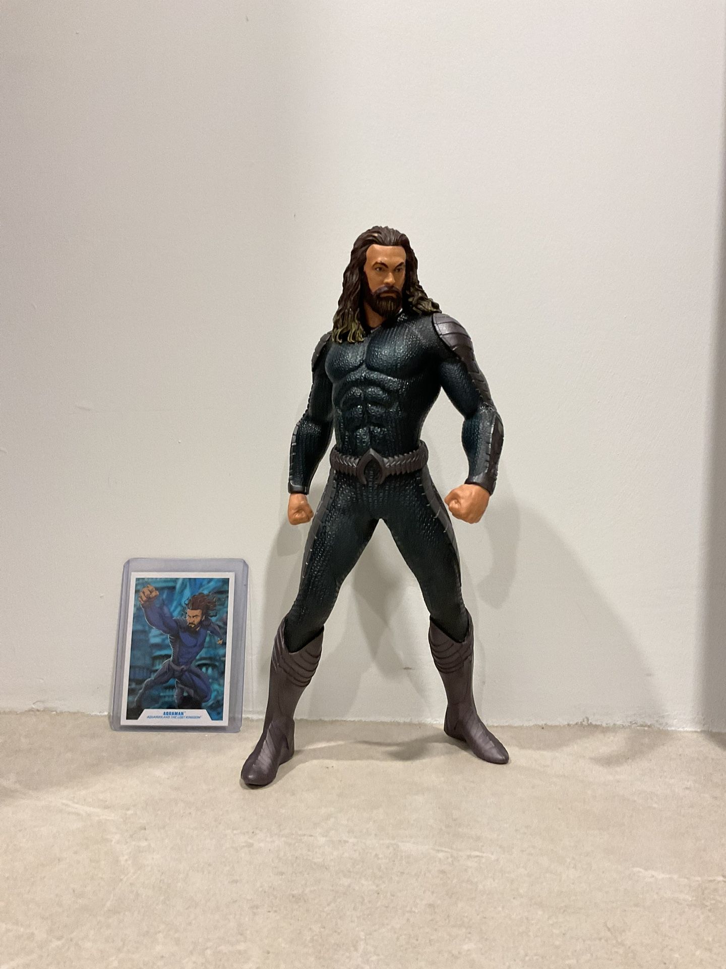 10.5 Inch aquaman action figure + Card.