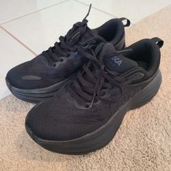 BNWOB Hoka bondi 8 black running shoes - women's size 7