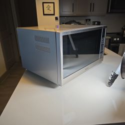 Microwave 1,250 Watt PANASONIC