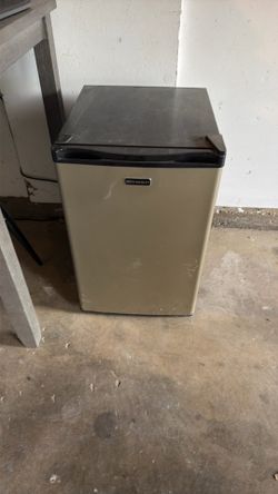 Mini fridge