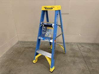 NEW! WERNER 4ft 250lb Load Capacity Fiberglass Step Ladder