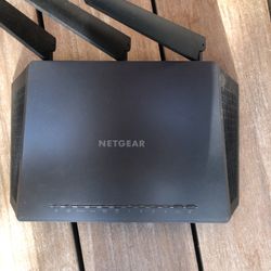 Netgear nighthawk AC 1900 smart Wi-Fi router