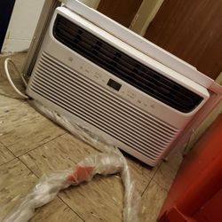Frigidaire 8,000 BTU Window AC (115V)