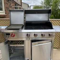 Very  Nice BBQ Grill  Brand New  In Box