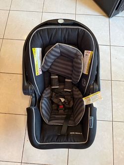 Graco SnugRide SnugLock 35 DLX Infant Car Seat Expires Aug 2027