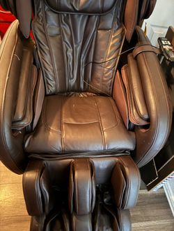 Full body massage chair