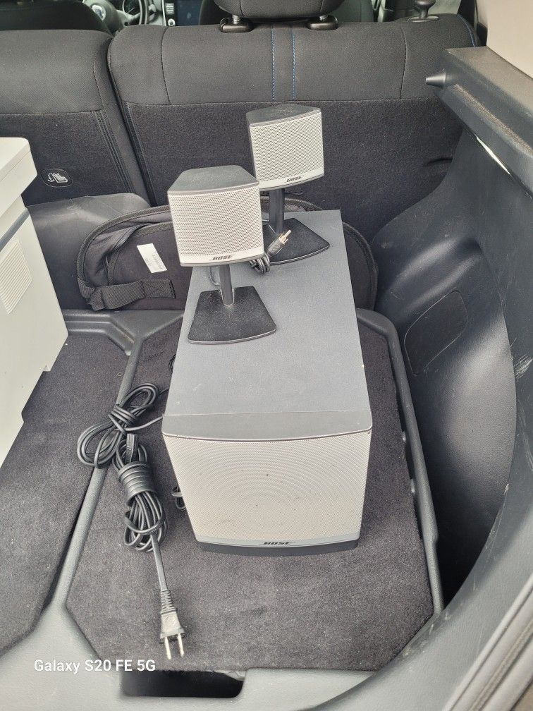 Bose / Companion 3 Series II Multimedia Speaker System w/ Subwoofer and Pod