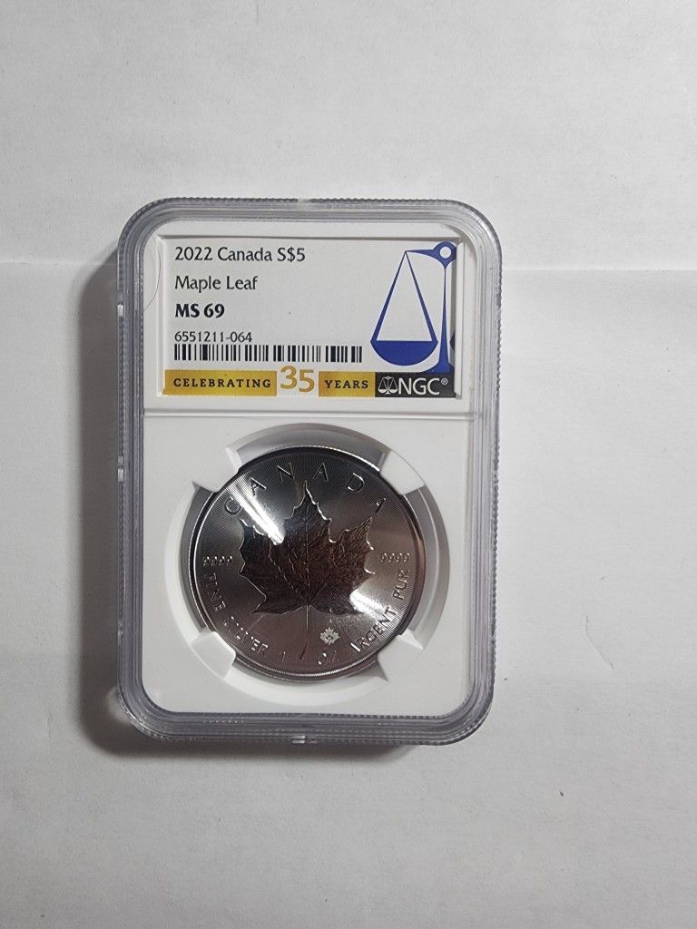 2022 Canada 1oz Silver Maple Leaf NGC MS69 - NGC 35th Label