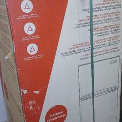 Top Freezer/ Refrigerator 