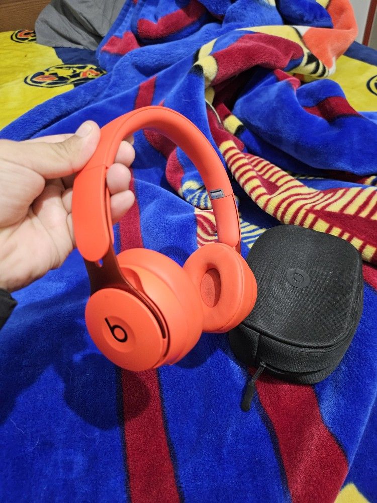 Beats Solo Pros With Pouch
