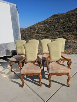 Set Of 6 dining room chairs $150