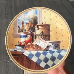 Micheal https://offerup.com/redirect/?o=Si5XZWJlcg== “Apple Crisp” Plate