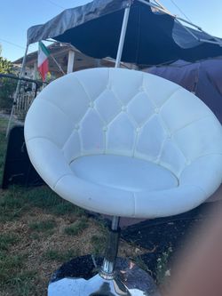 Vanity chair
